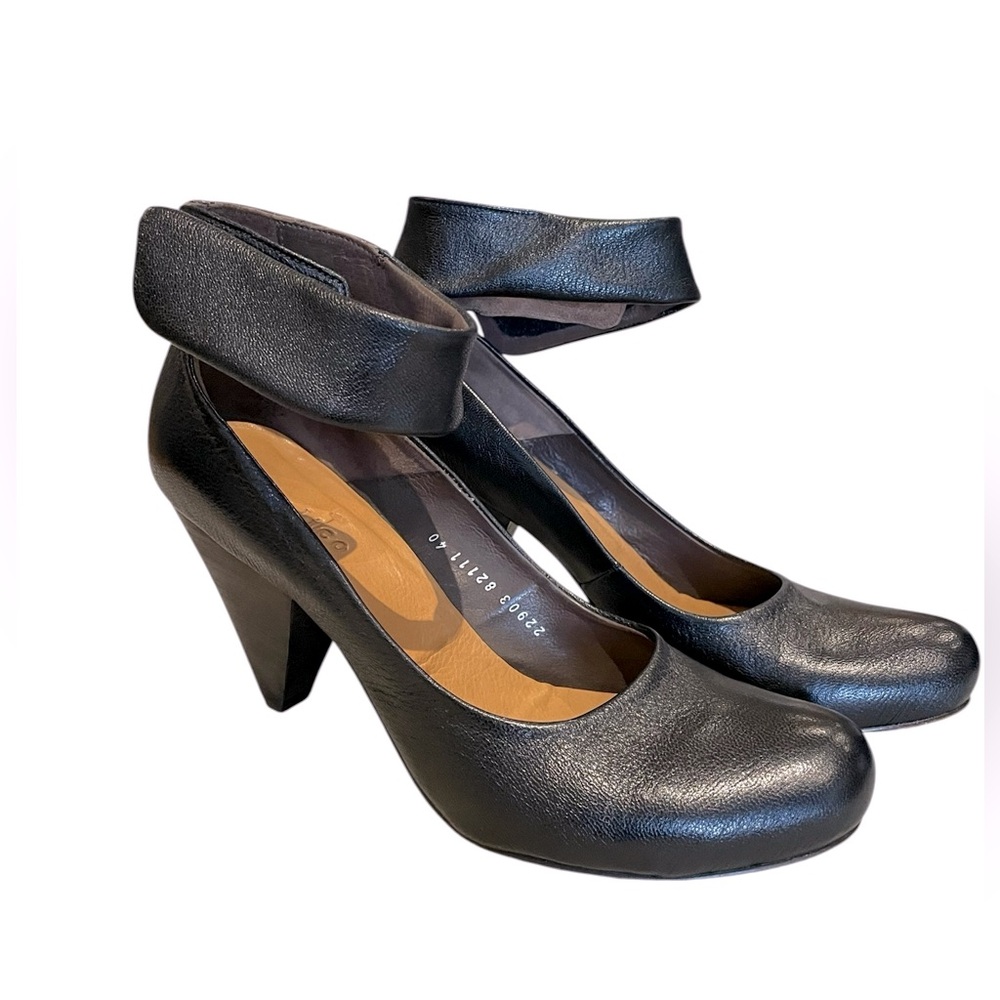 Coclico black leather heels size 9 (EU 40)